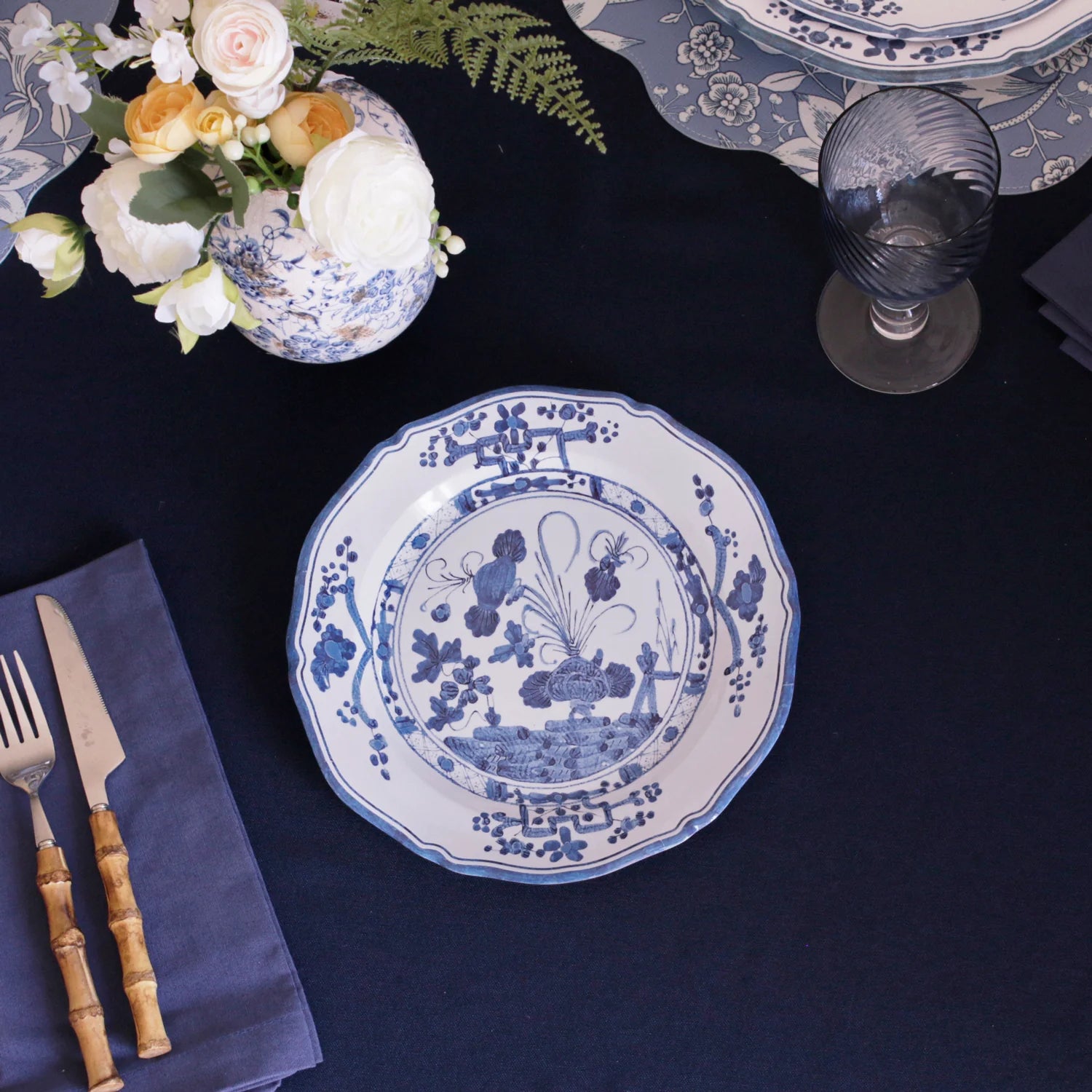 VIDA Faenza 9" Salad Plates (Set of 4, White & Blue)