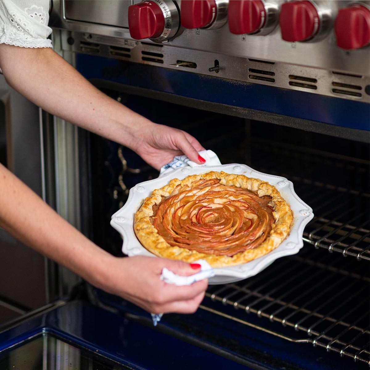 Berry & Thread Pie Dish