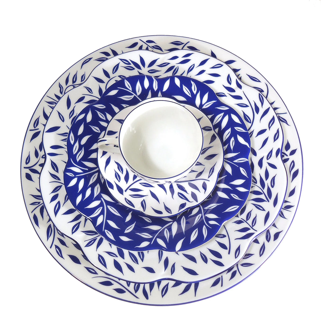 Olivier dessert plate in blue with a leaf pattern, featuring a white center and decorative blue rim.