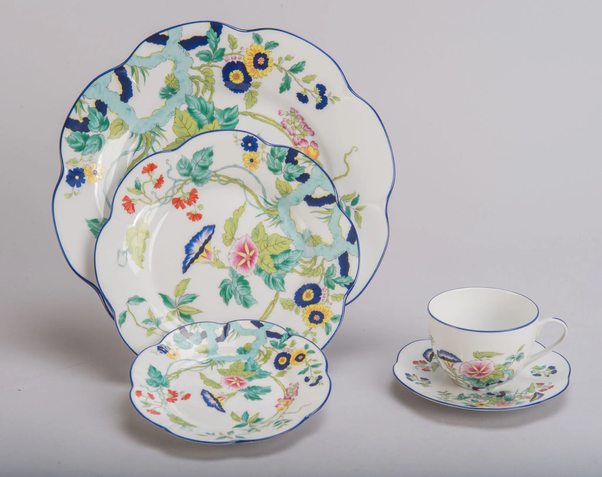 Paradis Bleu dessert plate featuring a floral design with blue and green accents on a white background.