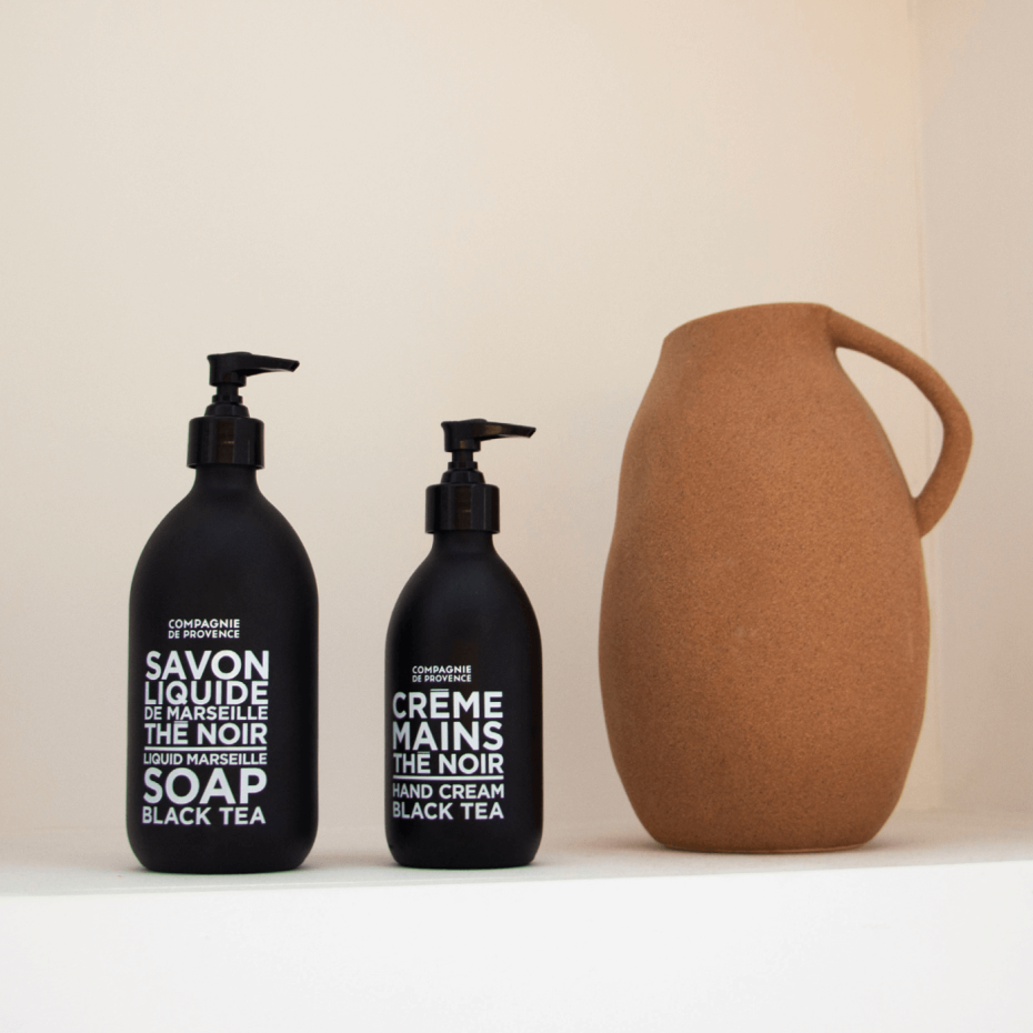 Black Tea Hand Cream in Lacquered Glass Pump